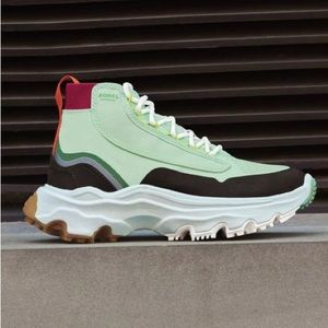 SOREL Kinetic Breakthru Venture Mid Boot